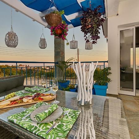 Villanelle Bed & Breakfast Welcomes Dog Lovers Only Tala Exterior photo