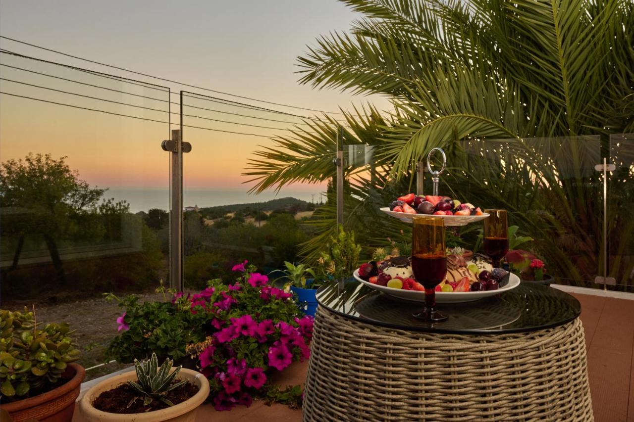 Villanelle Bed & Breakfast Welcomes Dog Lovers Only Tala Exterior photo