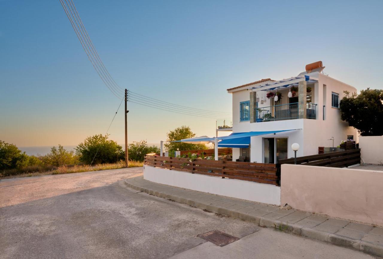 Villanelle Bed & Breakfast Welcomes Dog Lovers Only Tala Exterior photo